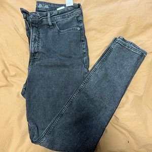 old navy skinny faded black jeans - size 10 (tags still on)